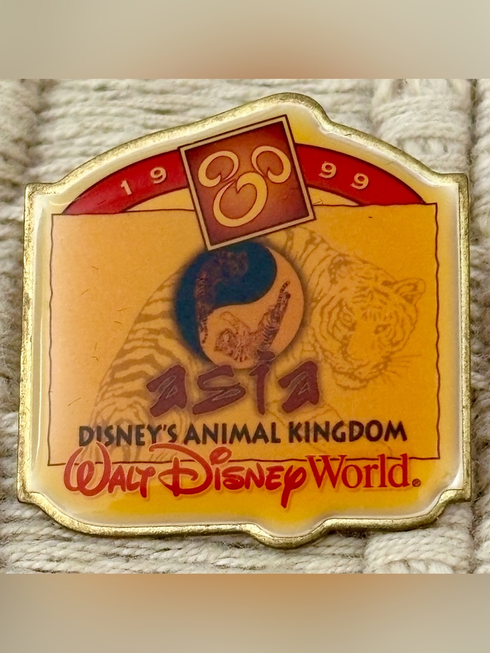 DISNEY 1999 WDW Animal Kingdom Asia "Something New in Every Corner" Press Pin